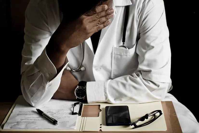 doktora dava açmak, tazminat davası, maddi ve manevi, malpraktis, doktor hatası, komplikasyon, 2023, 2024, 2025